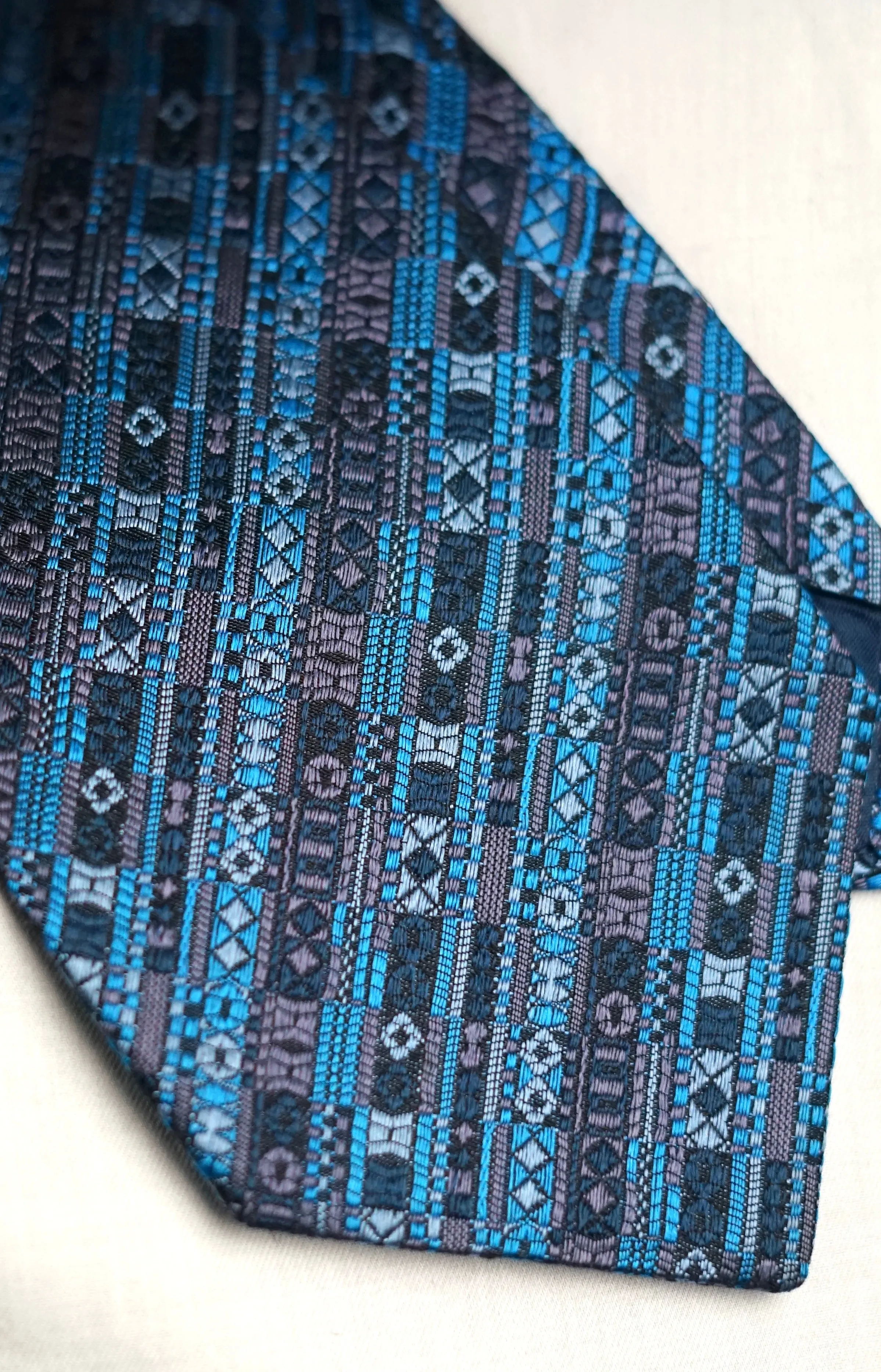 Callisto Vintage Tie