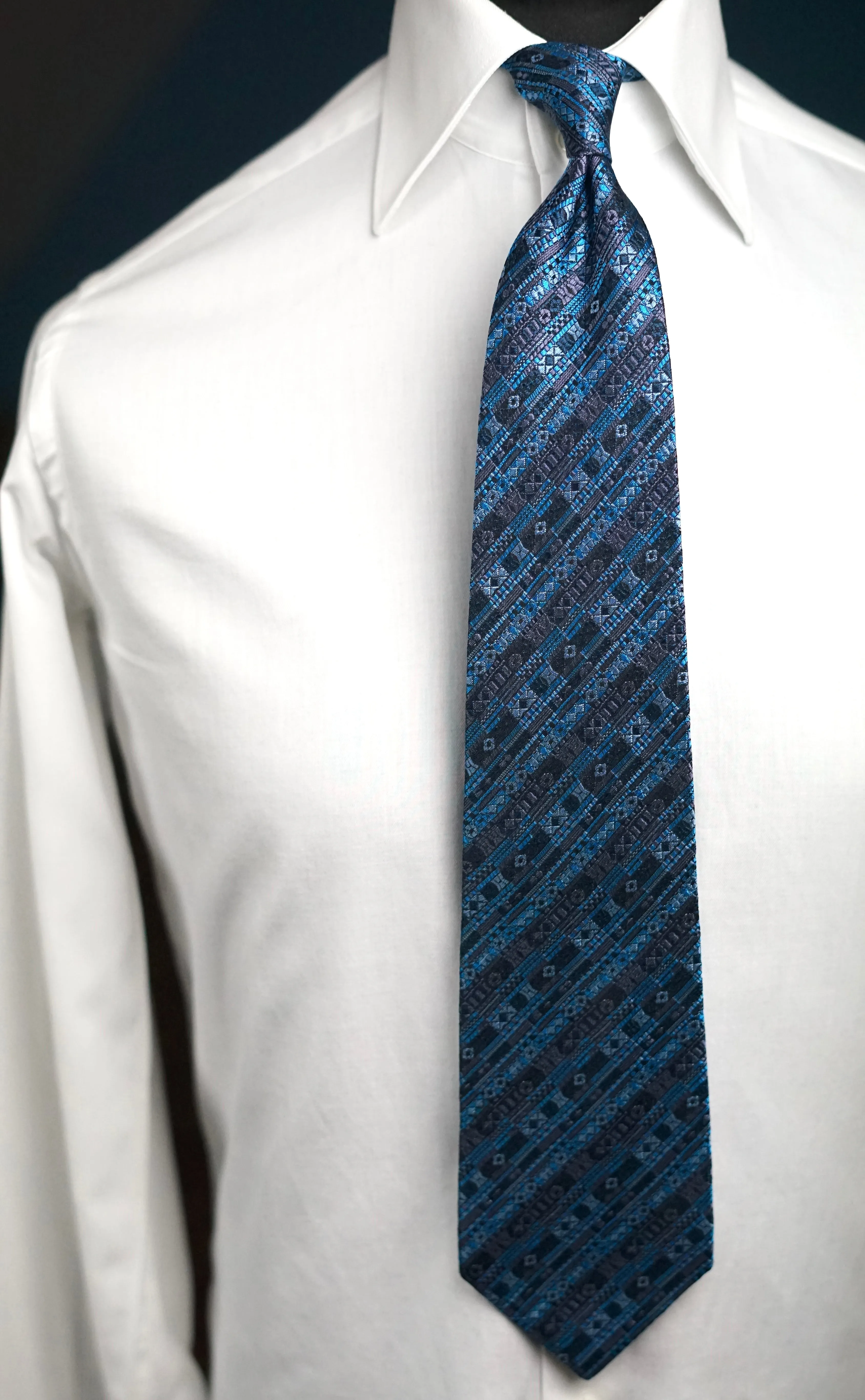 Callisto Vintage Tie